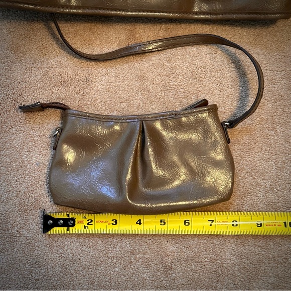Liz Claiborne Women’s Combination Shoulder Bag - Picture 8 of 15